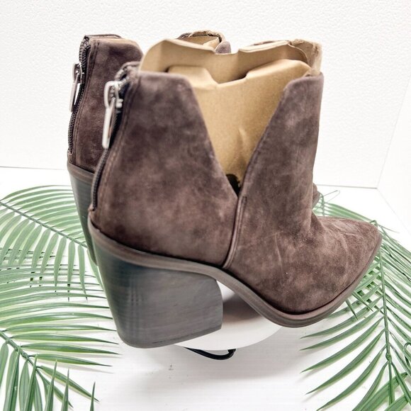 Vince Camuto Gigietta Brown Suede Back Zip Chelsea Booties Size 8.5M NWOB - Picture 3 of 10